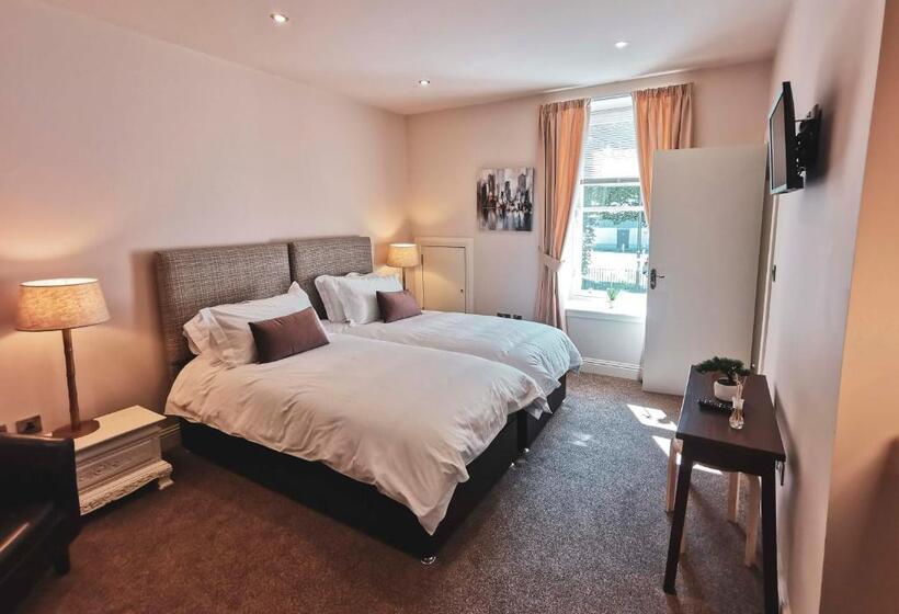 חדר סטנדרט, The Ship Inn