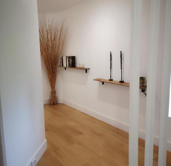 디럭스 룸, Au Gray Du Temps Suspendu