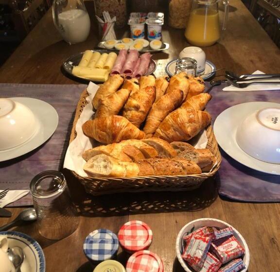 Aile Odası, La Forge B&b