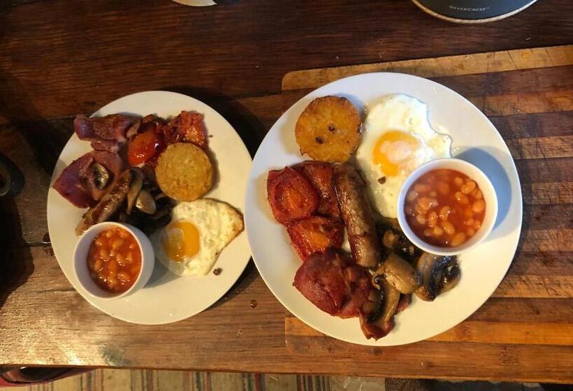 Aile Odası, La Forge B&b