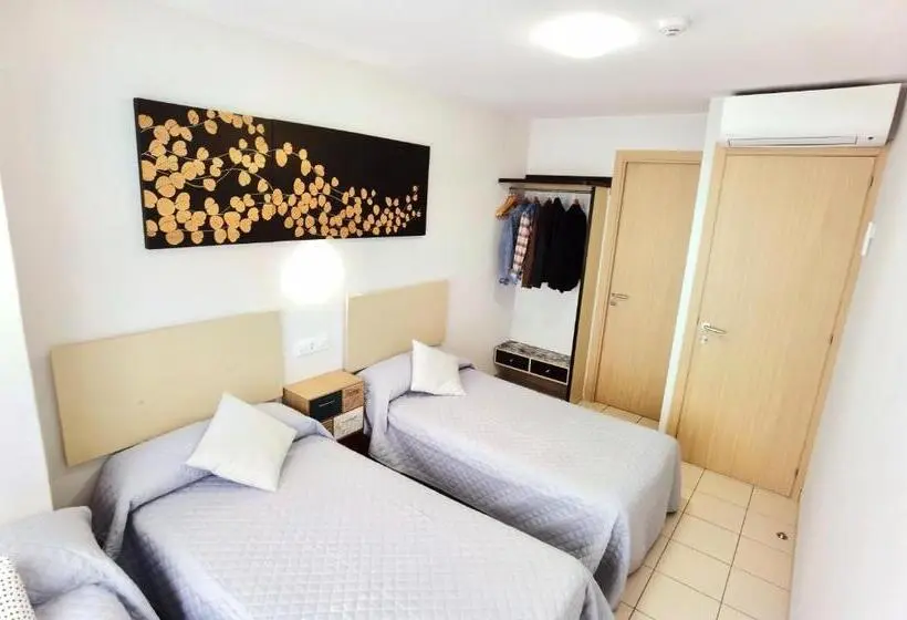 اتاق ساده سه‌ نفره, Hostal Rigau