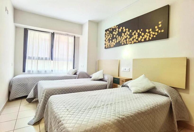 Трехместный Номер Базовый, Hostal Rigau