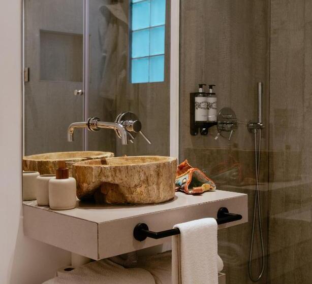 标准间, A Casa Brava