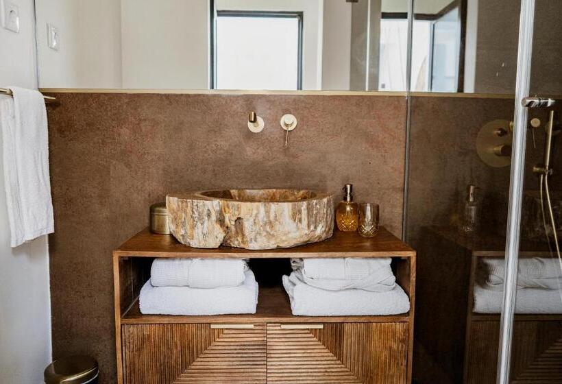 标准间带游泳池, A Casa Brava