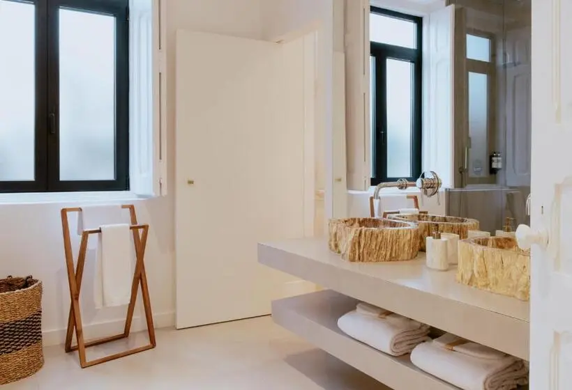 デラックスルーム, A Casa Brava
