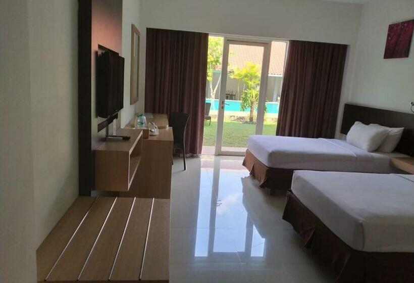 Camera Standard Vista Piscina, Batusuki Resort &
