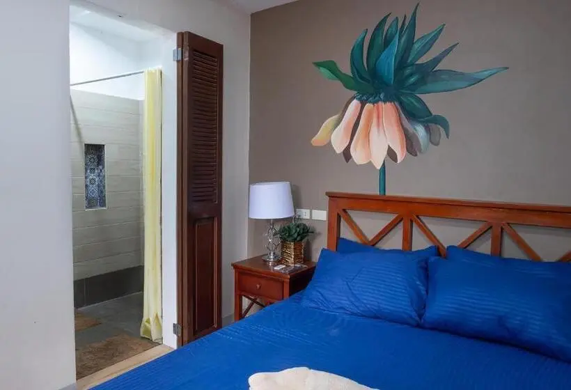 Deluxe-huone, Luis Miguel S Place