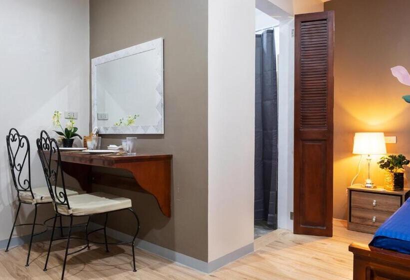 اتاق اکونومی, Luis Miguel S Place