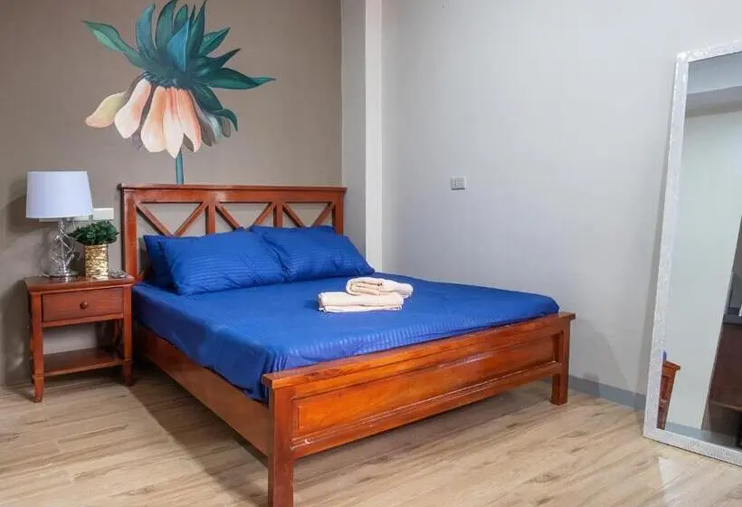 Economy-huone, Luis Miguel S Place