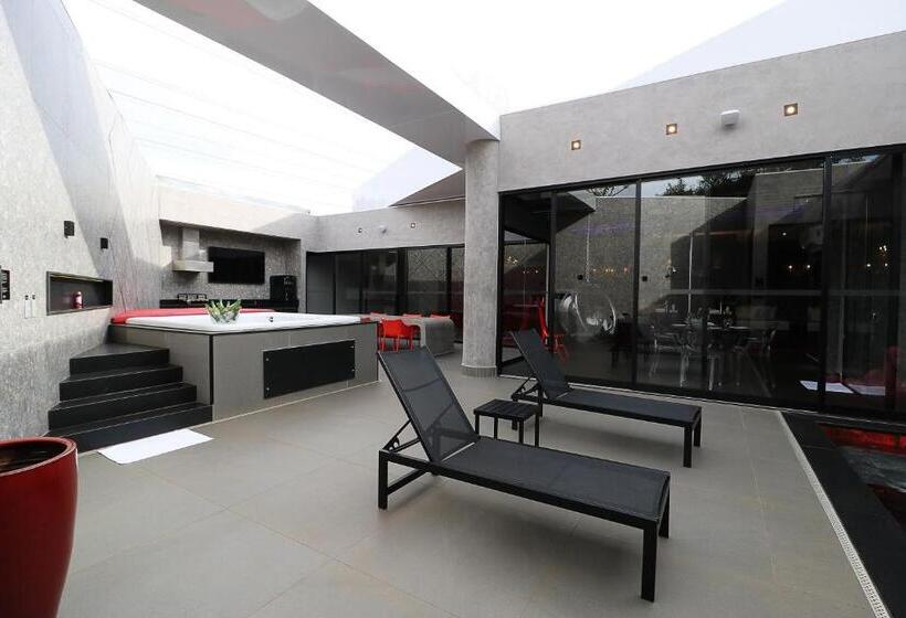 Люкс с Бассейном, Savana