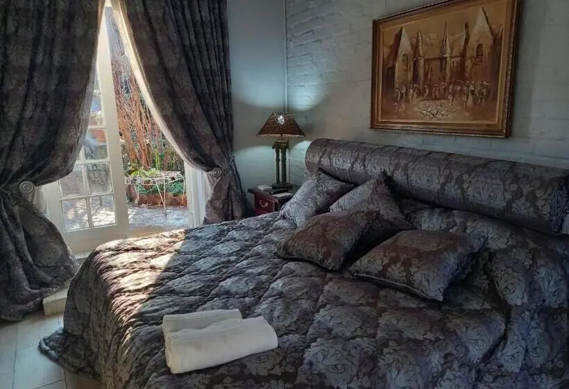 キングサイズベッドのスタンダードルーム, Michaelangelo Guest House
