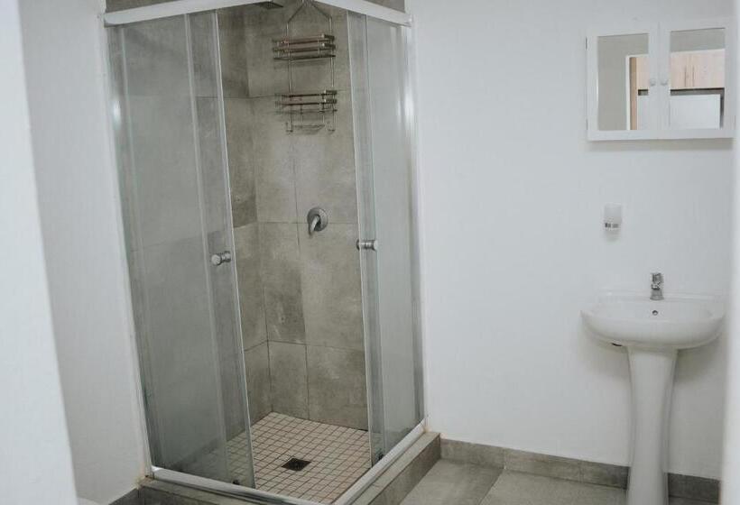 غرفة عائلية, Pretorius Park