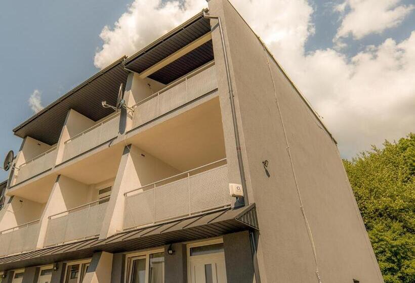 1 Bedroom Apartment Lake View, Apartmany Motocentrum