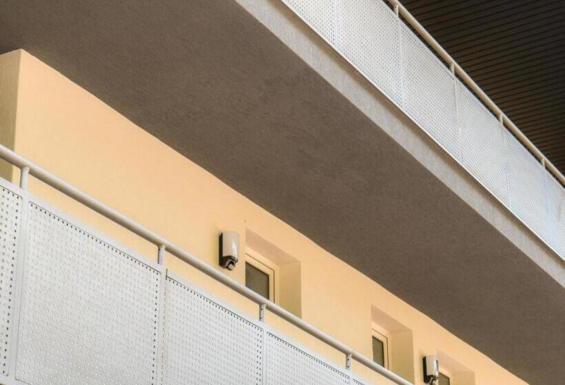 1 Bedroom Apartment Lake View, Apartmany Motocentrum