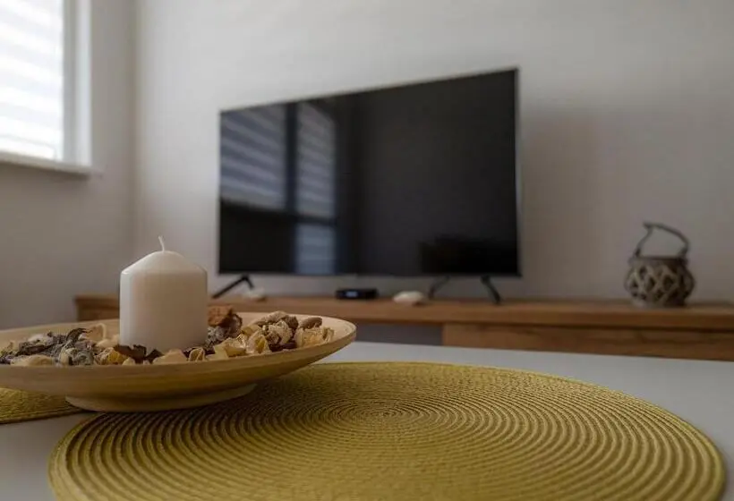 1 Bedroom Apartment Lake View, Apartmany Motocentrum