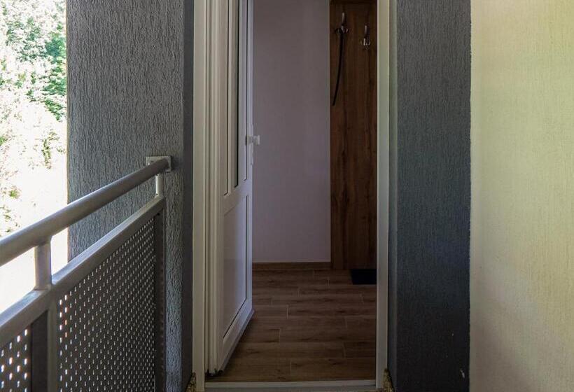 1 Bedroom Apartment Lake View, Apartmany Motocentrum