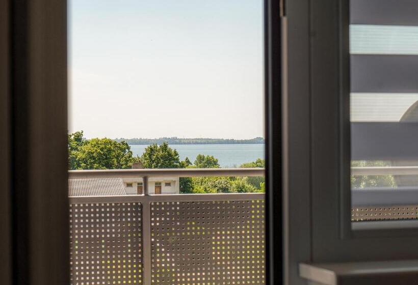 1 Bedroom Apartment Lake View, Apartmany Motocentrum