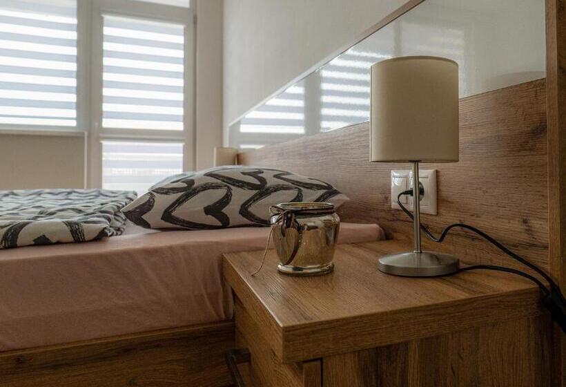 1 Bedroom Apartment Lake View, Apartmany Motocentrum