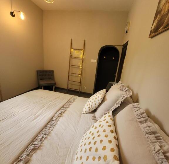 דירת שני חדרים, La Reynière