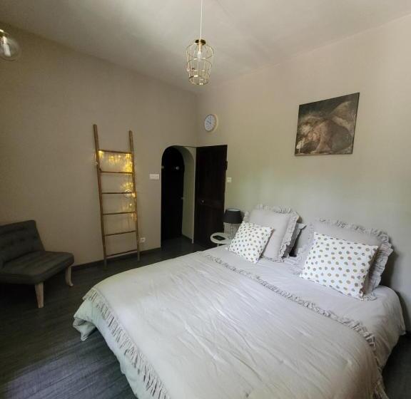 דירת שני חדרים, La Reynière