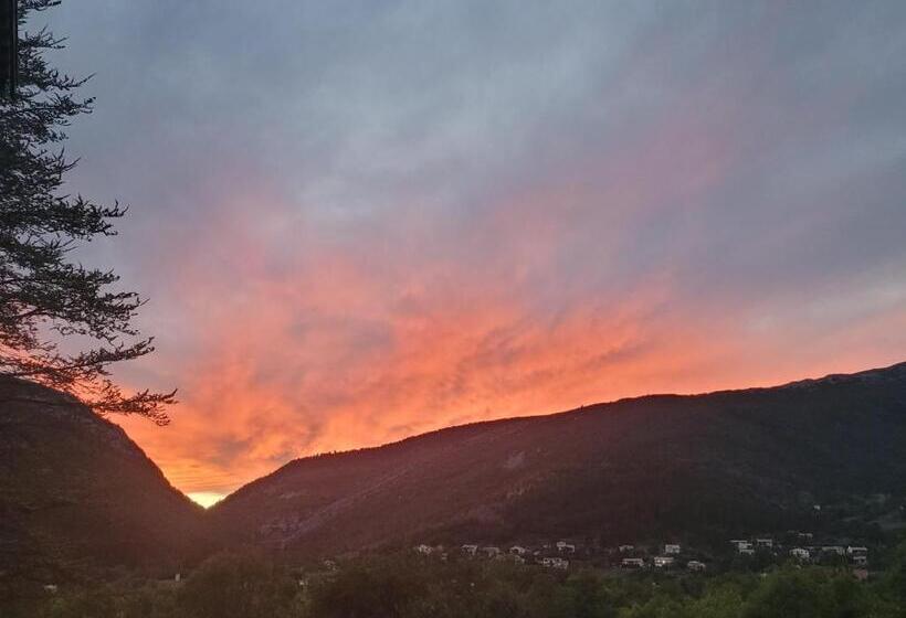 דירת שני חדרים, La Reynière