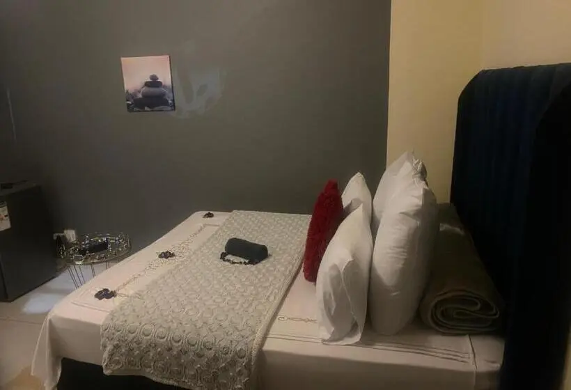 バス共有のスタンダードルーム, Warmbaths Thai Spa And Guest House