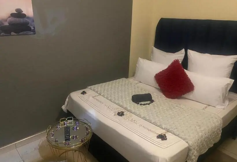 バス共有のスタンダードルーム, Warmbaths Thai Spa And Guest House