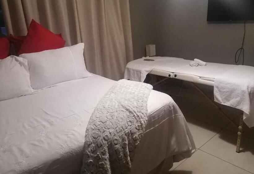 バス共有のスタンダードルーム, Warmbaths Thai Spa And Guest House