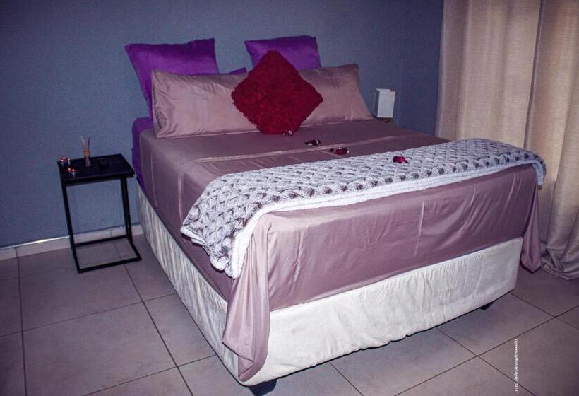 バス共有のスタンダードルーム, Warmbaths Thai Spa And Guest House