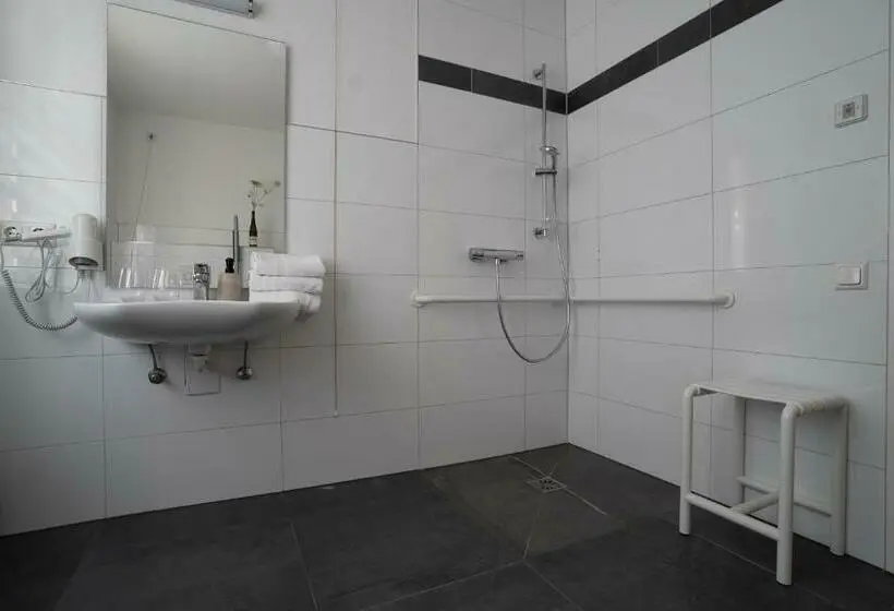 Quarto Estandar para Deficientes Físicos, Nineofive