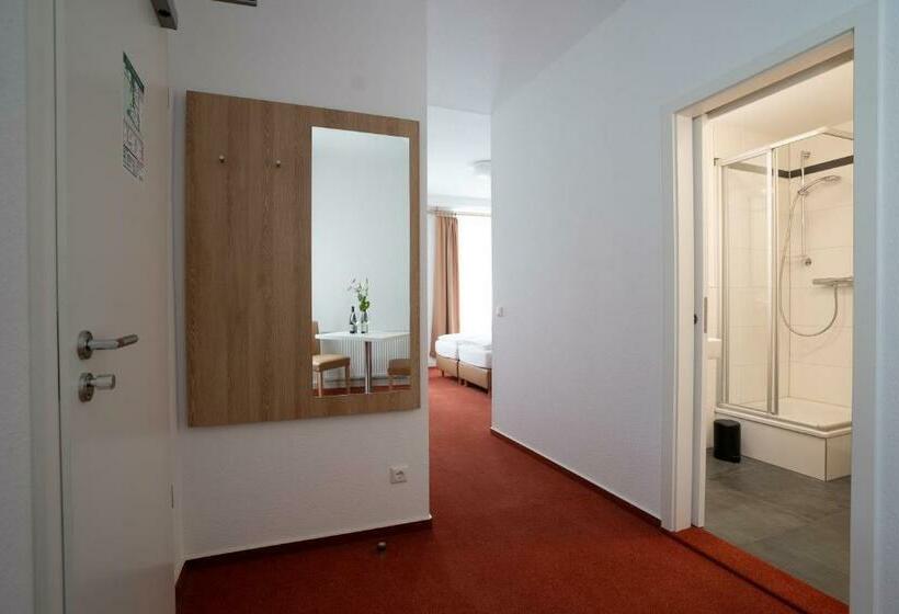 شقة غرفة واحدة, Nineofive