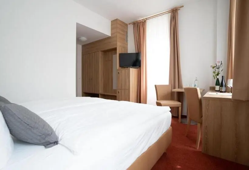 Quarto Estandar, Nineofive