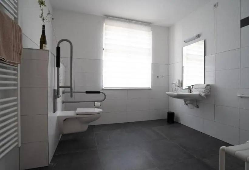 Quarto Estandar para Deficientes Físicos, Nineofive