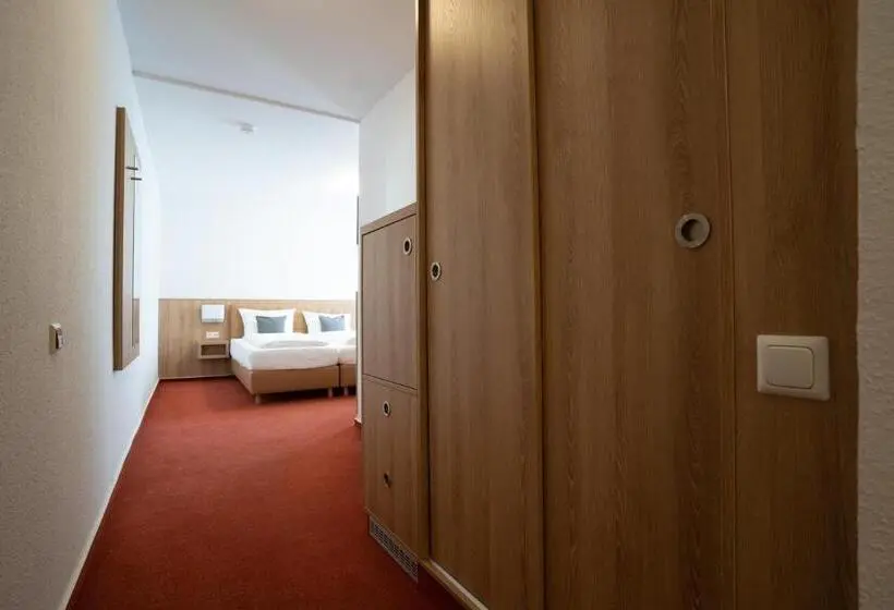 Quarto Estandar para Deficientes Físicos, Nineofive