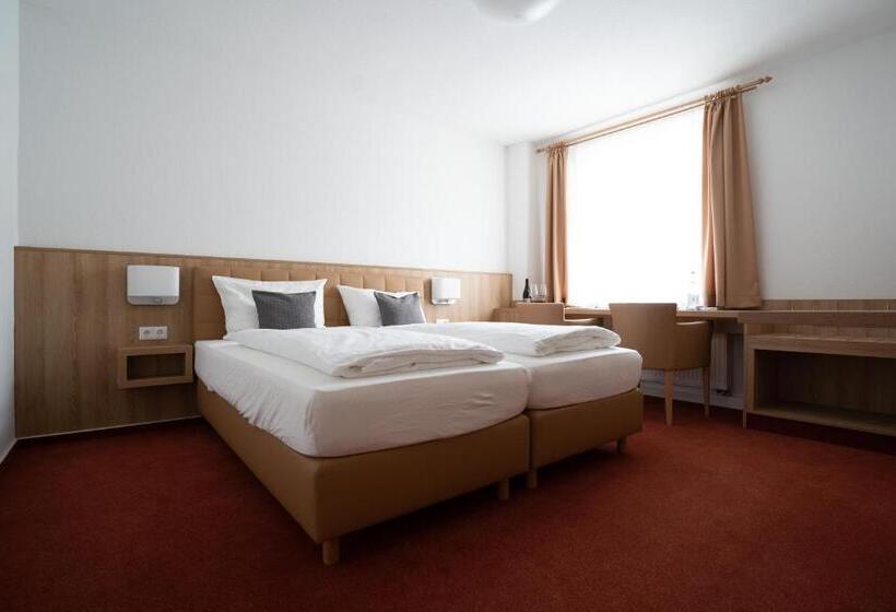 غرفة قياسية لذوى الاحتياجات الخاصة, Nineofive