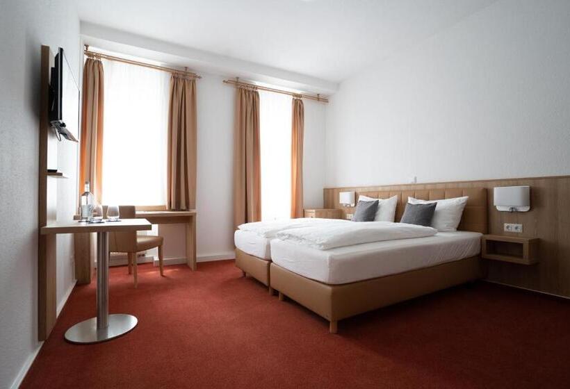 شقة غرفة واحدة, Nineofive