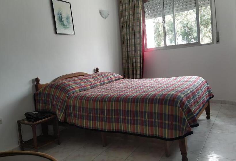 اتاق استاندارد یک نفره, Tarik Fnideq