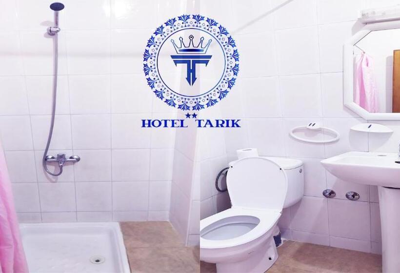이코노미 룸, Tarik Fnideq