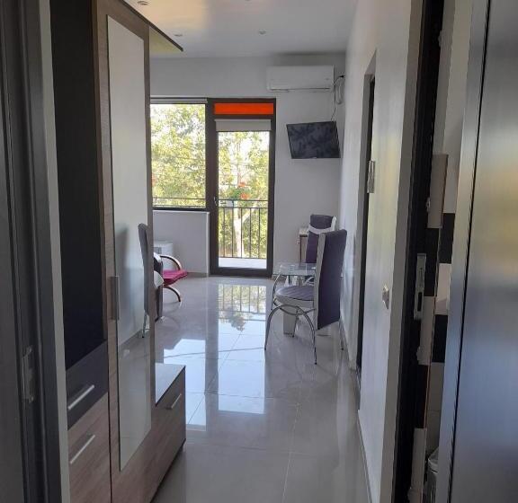 غرفة عائلية, Casa Florea