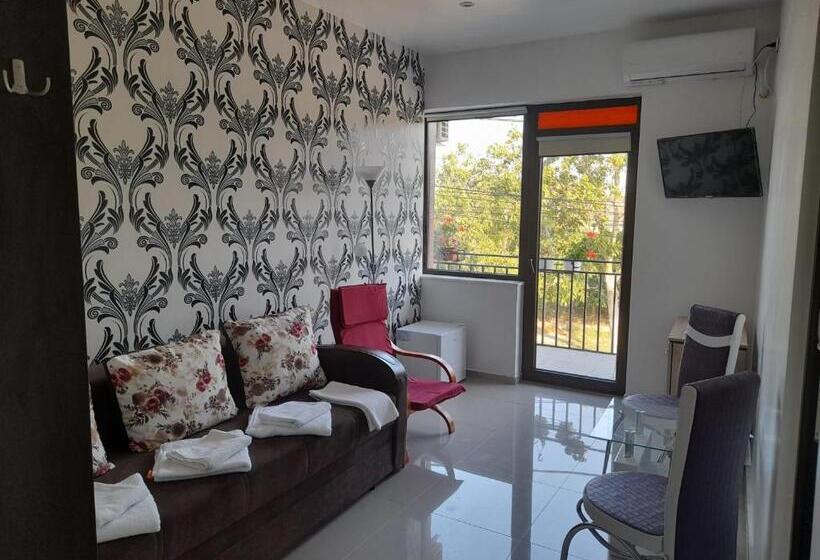 غرفة عائلية, Casa Florea