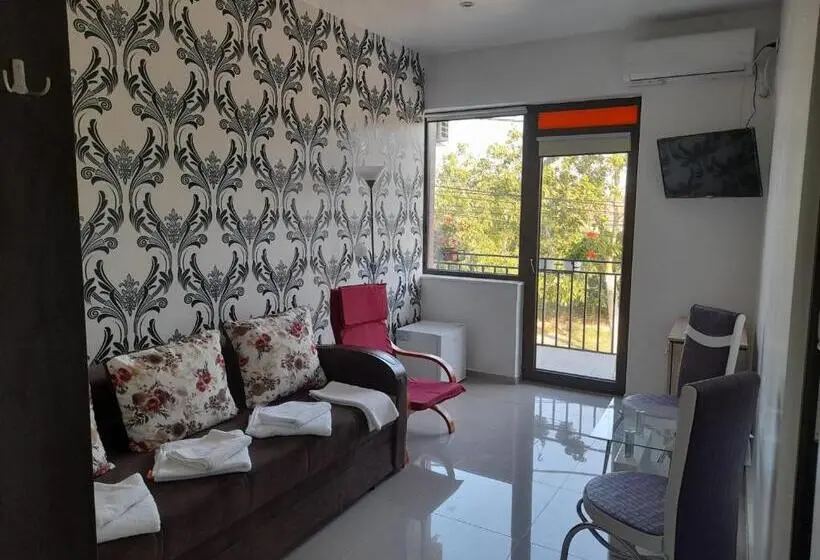 Camera Familiare, Casa Florea