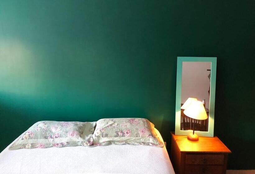 جناح, Gayfriendly Hostel Bsb Airport