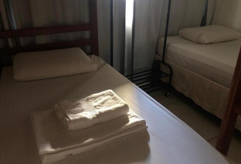 Кровать в Многоместном Номере с Общей Ванной, Gayfriendly Hostel Bsb Airport