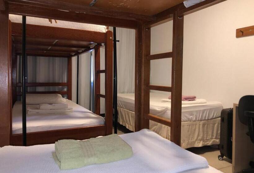 سرير فى غرفة مشتركة مزودة بحمام مشترك, Gayfriendly Hostel Bsb Airport