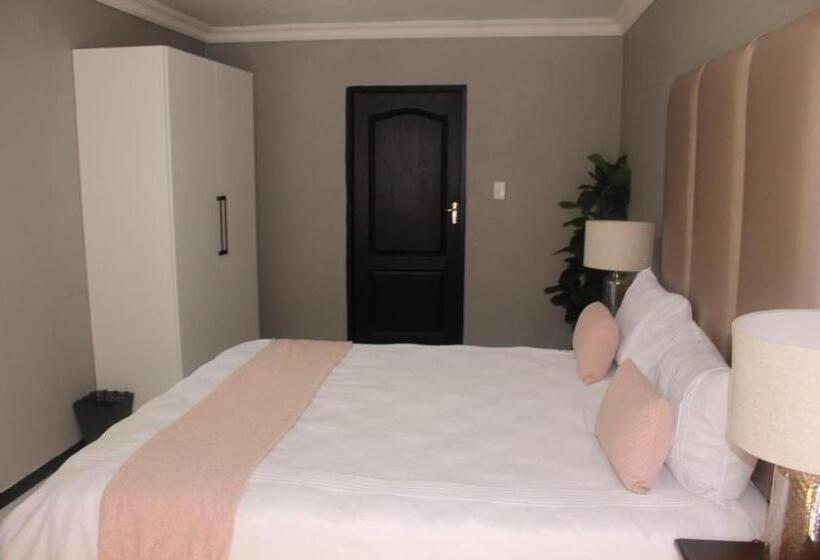 デラックスルーム, The King S Court Guest Manor