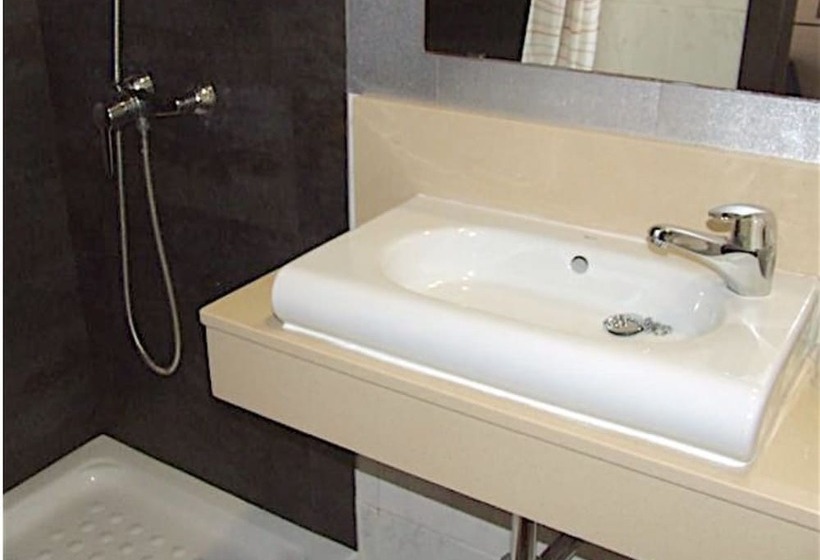 اتاق استاندارد یک تخته با سرویس بهداشتی مشترک, Hostal Larios