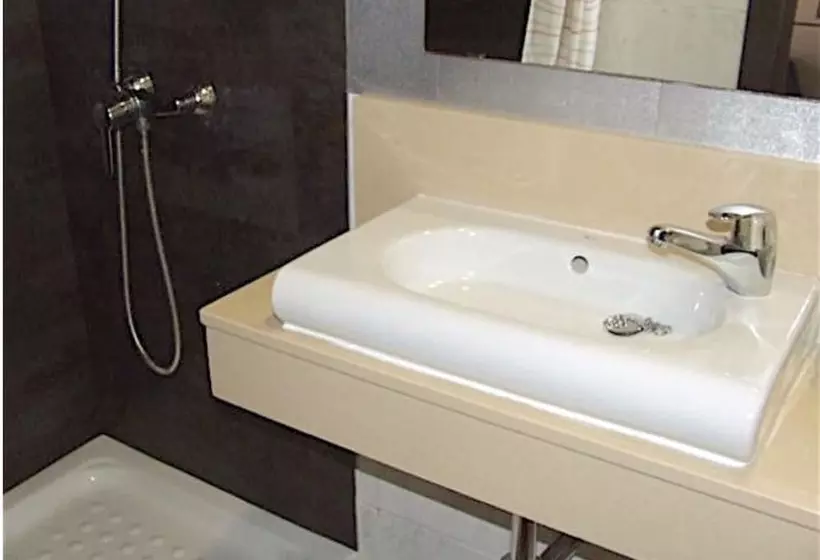 اتاق استاندارد یک تخته با سرویس بهداشتی مشترک, Hostal Larios
