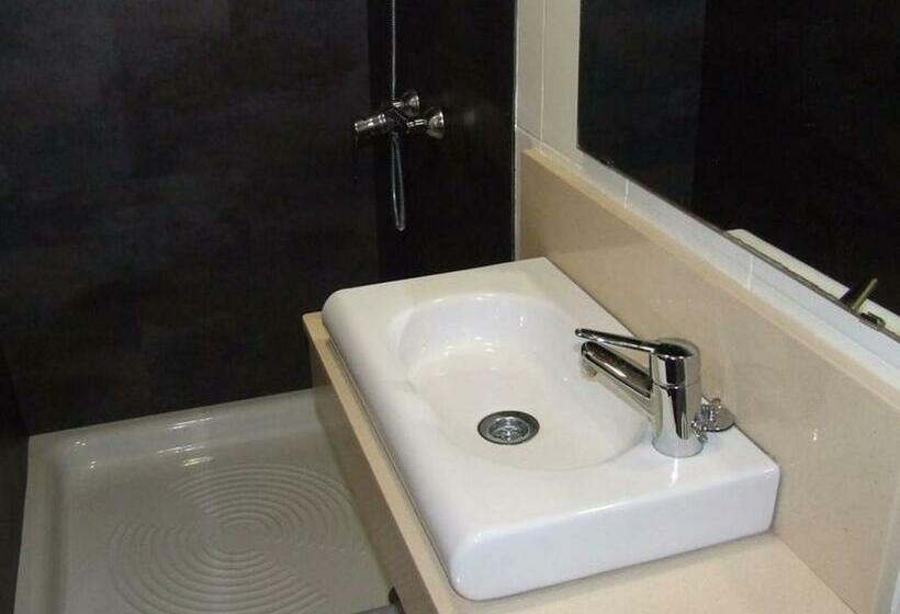 اتاق استاندارد یک نفره, Hostal Larios