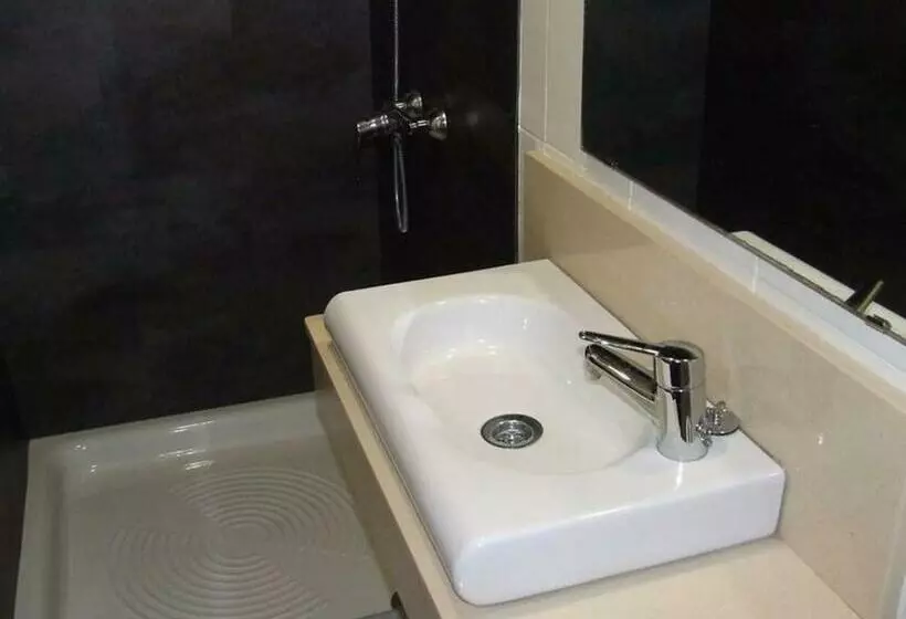 اتاق استاندارد یک نفره, Hostal Larios