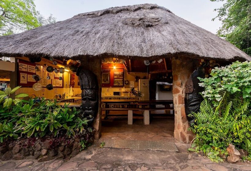 تختخواب در اتاق مشترک, Victoria Falls Backpackers Lodge